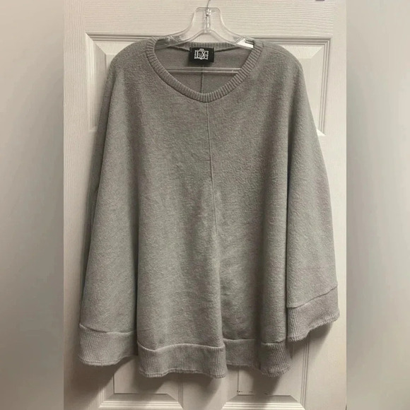 Luxe Sweaters - LUXE Boutique Poncho Oversized Soft Sweater Size Medium